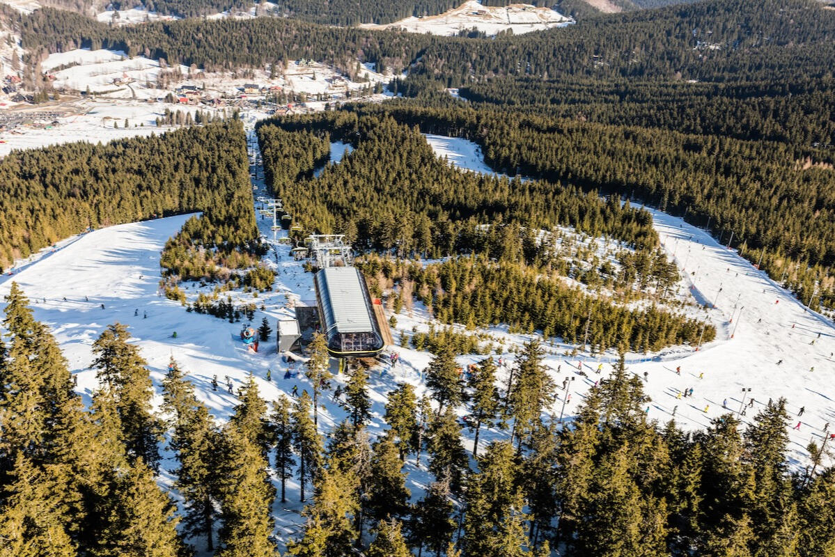 Wyciąg narciarski w Ośrodku Narciarskim Czarna Góra